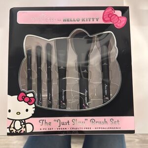 Hello Kitty Makeup Brush Set